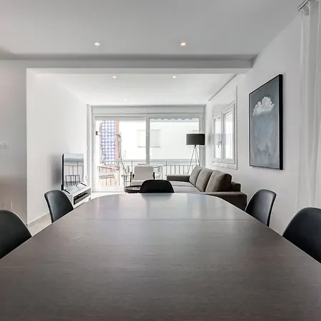 022 Stylish & Modern Apt, Near Lejlighed