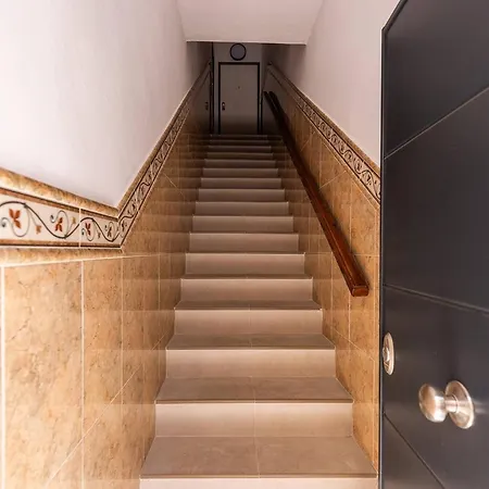 022 Stylish & Modern Apt, Near فوينخيرولا