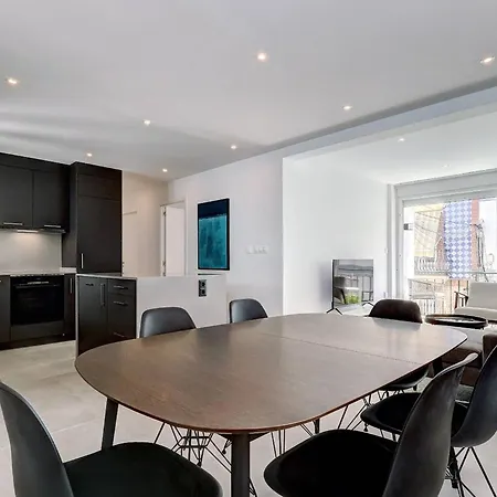 022 Stylish & Modern Apt, Near Lejlighed