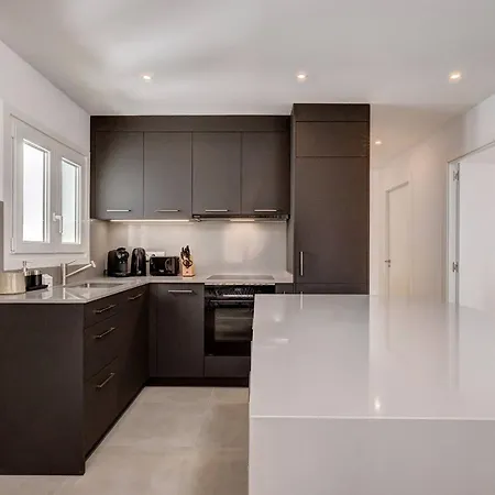 Lejlighed 022 Stylish & Modern Apt, Near