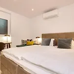 Appartamento 022 Stylish & Modern Apt, Near Fuengirola
