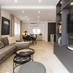 Appartamento 022 Stylish & Modern Apt, Near