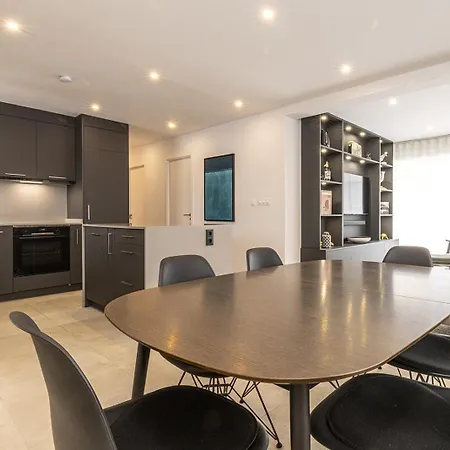 022 Stylish & Modern Apt, Near * 푸엔히롤라
