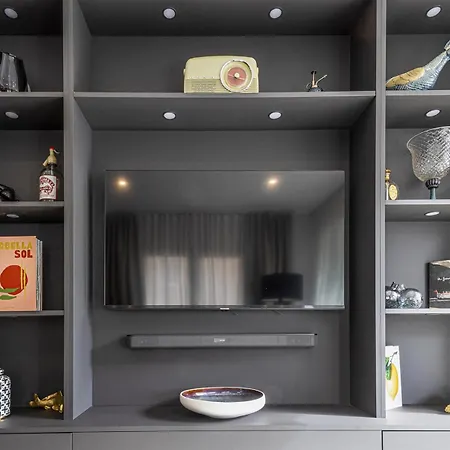 아파트 022 Stylish & Modern Apt, Near 푸엔히롤라