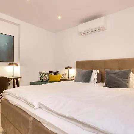 아파트 022 Stylish & Modern Apt, Near 푸엔히롤라