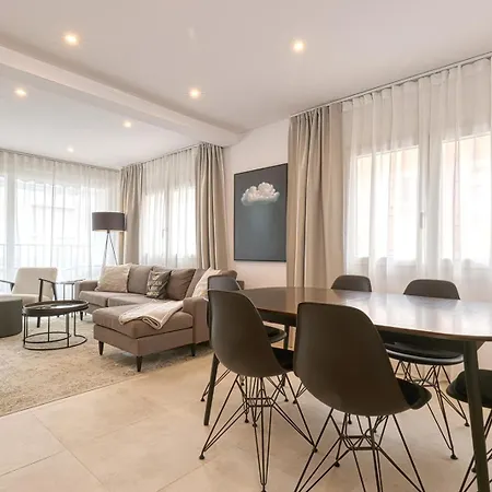 022 Stylish & Modern Apt, Near 푸엔히롤라