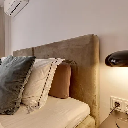 022 Stylish & Modern Apt, Near * 푸엔히롤라
