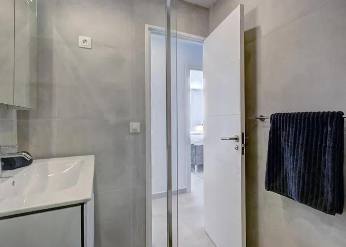 022 Stylish & Modern Apt, Near Fuengirola